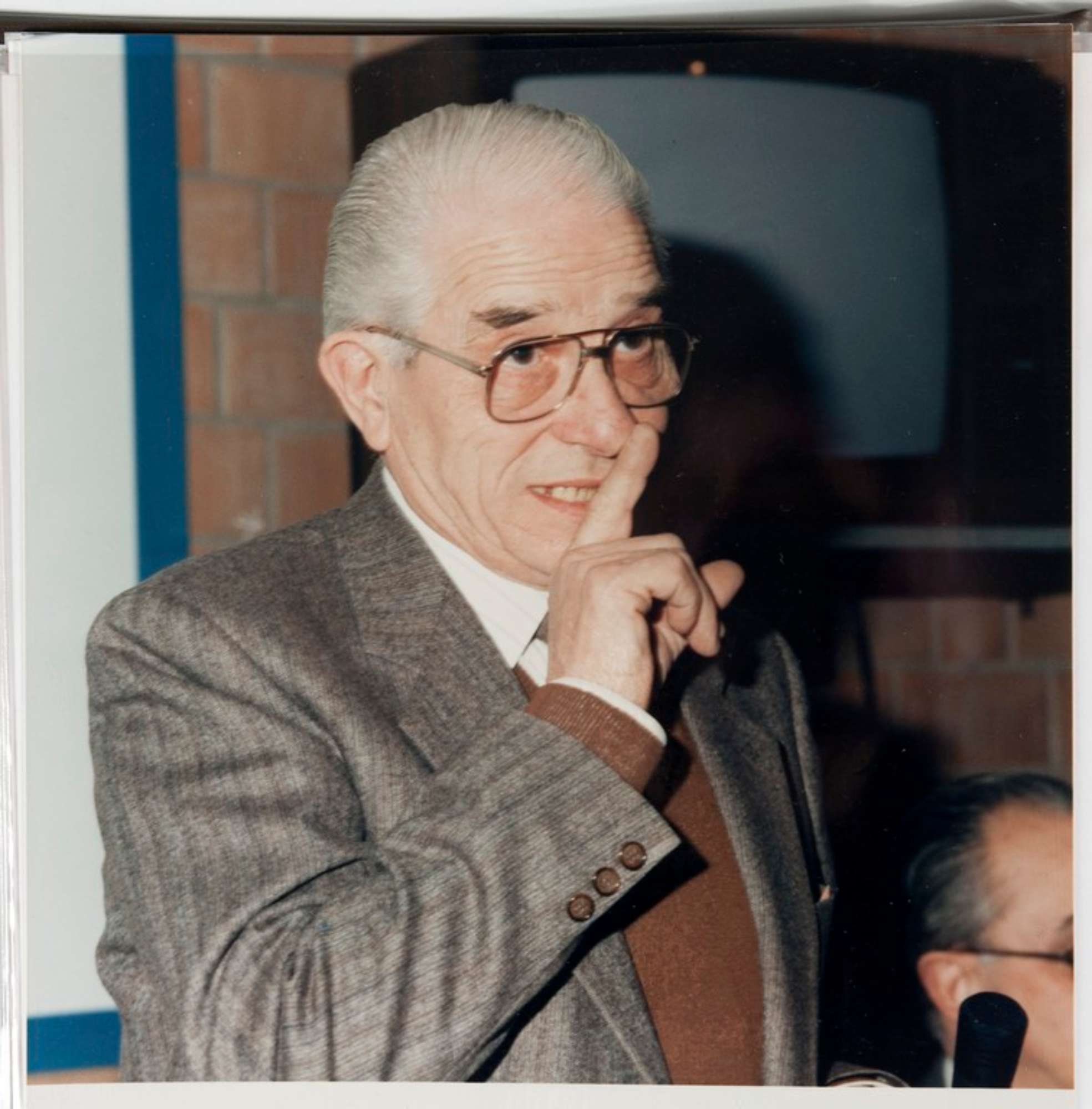 Modena 5 marzo 1987, inaugurazione della mostra "Pane e Guerra 1935-1945 Alimentazione civile e militare in Emilia Romagna". Un relatore